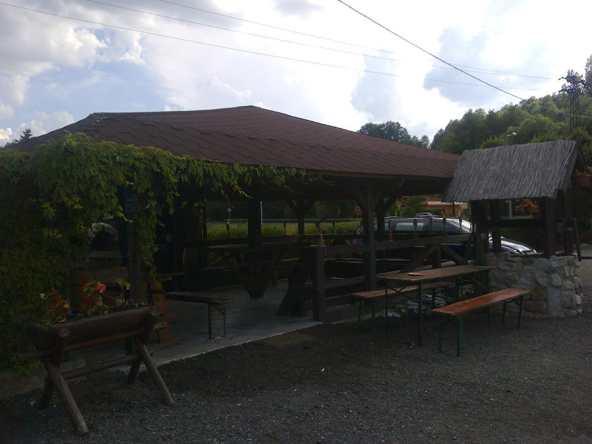 Gosciniec Solan Jeleniow Exterior foto