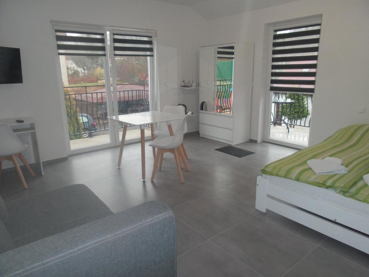 Gosciniec Solan Jeleniow Exterior foto